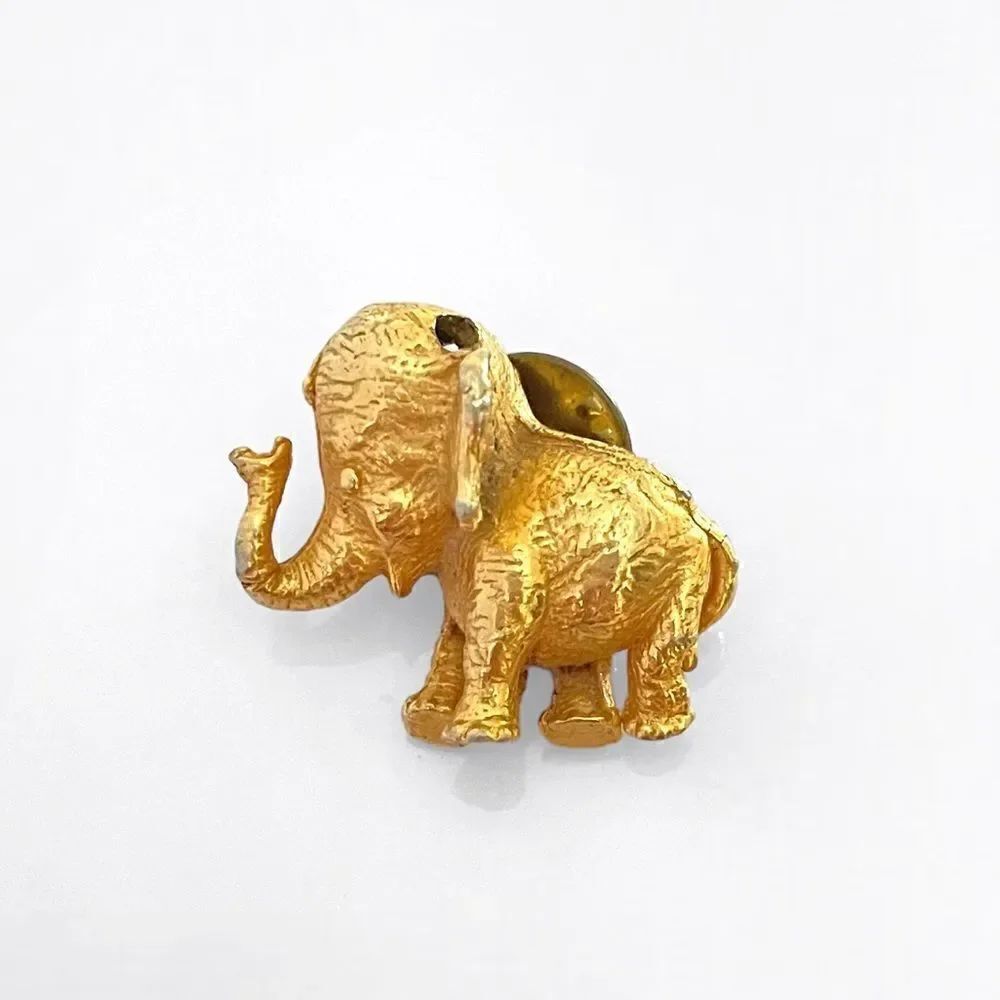 Gold Tone Elephant Pendant Brooch